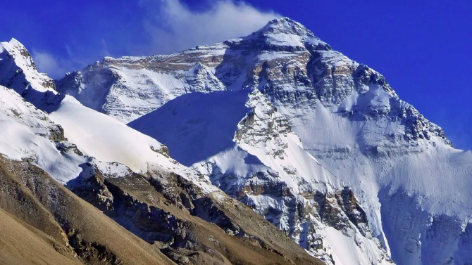 Китай и Непал обявиха официално данните от новото измерване на Еверест