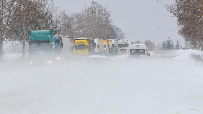 Лошото време причини няколко пътни инцидента във Врачанско