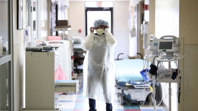 Броят на новите случаи на коронавирус в Испания намаля до