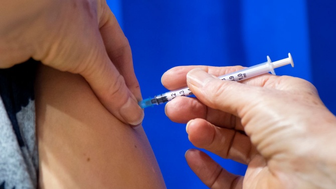 Изтича крайният срок за заявка за ваксинация от медиците на първа линия 