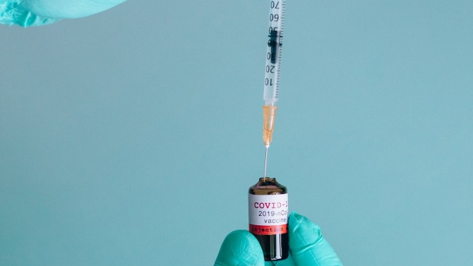  Проучване: Само половината американци желаят да се имунизират против COVID-19 