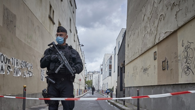 Френската полиция разтури ваучър с 500 участници 