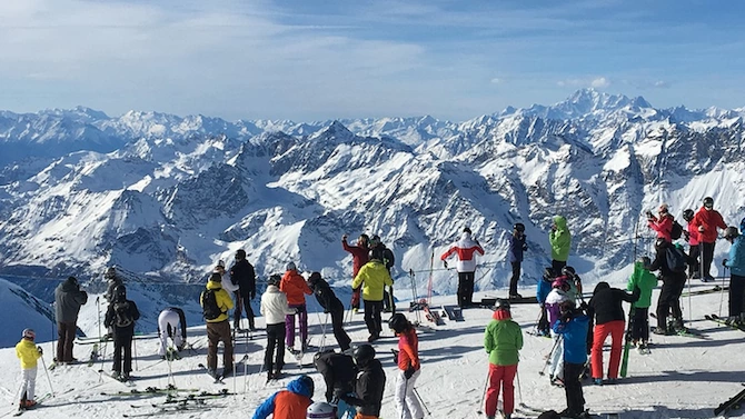 Лавина уби скиор в Швейцария а австрийските власти издадоха днес