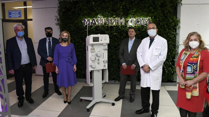 Два нови апарата за плазмафереза бяха дарени на болница Майчин