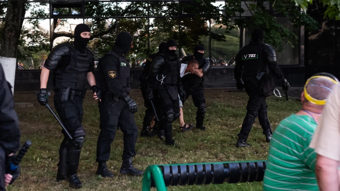 Милицията в Беларус арестува около 70 участници в днешното протестно
