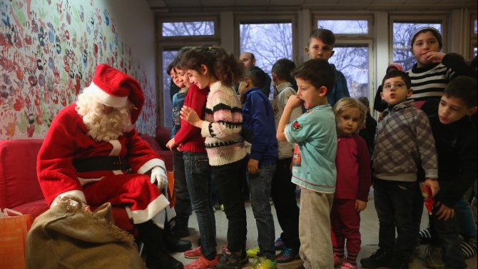 СЗО: Дядо Коледа е имунизиран срещу COVID-19 и ще раздаде подаръци на децата! 