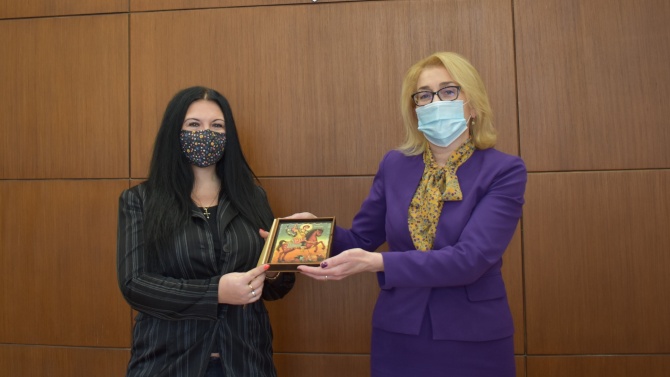 Зам. главният прокурор награди жена, помогнала за разкриването на измами в София 