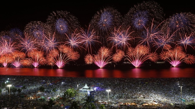 Пандемията отмени новогодишното парти на плажа в Рио де Жанейро.