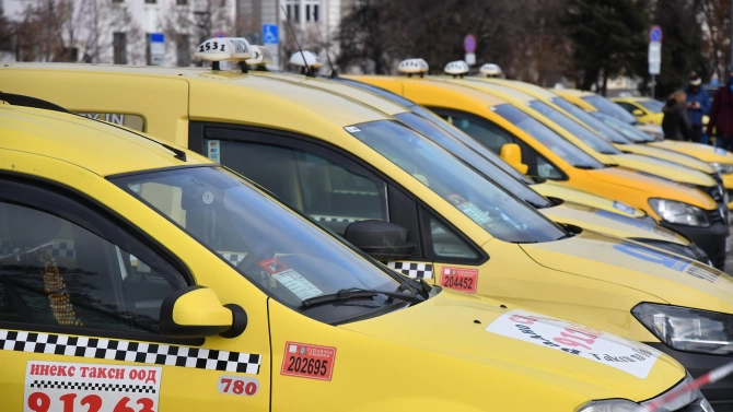 В условията на коронакризата оборотите на такситата в Плевен са