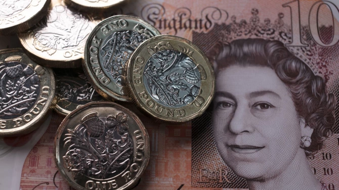 Британските публични разходи за изплащане на средства на служители от