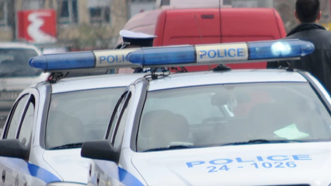 Четирима въоръжени мъже ограбиха инкасо автомобил в района на Перник