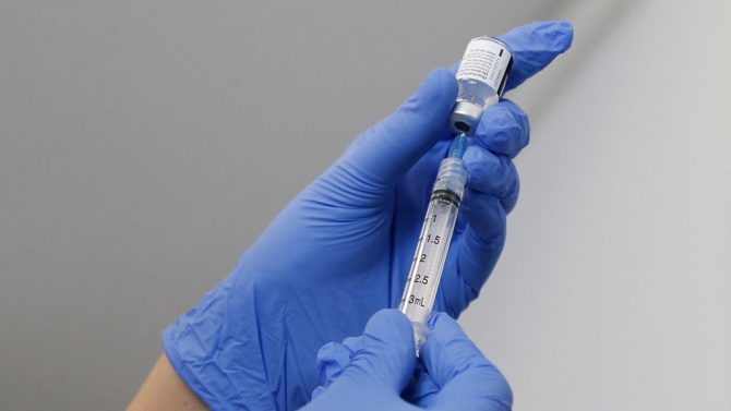 Ректорът на МУ в Плевен ще си постави ваксина срещу COVID-19 в болницата в града