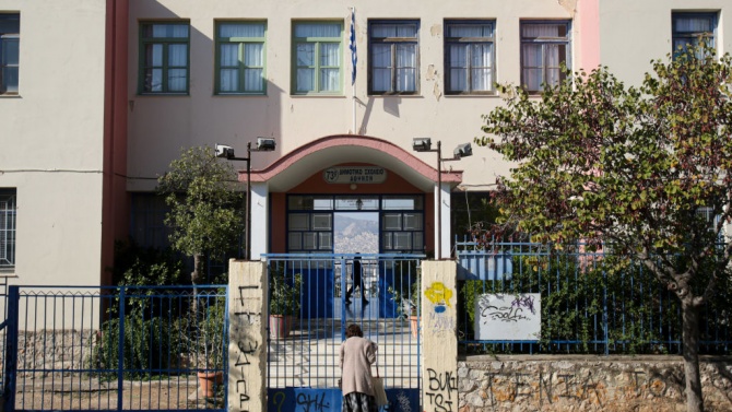  Гърция няма да облекчи ограниченията макар позитивния резултат от карантината 