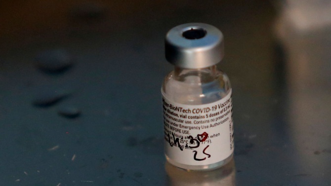 И в Испания поставиха първата ваксина срещу COVID-19 