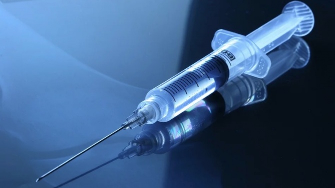 Първата партида антикоронавирусна ваксина на Пфайзер/Бионтех е доставена днес в