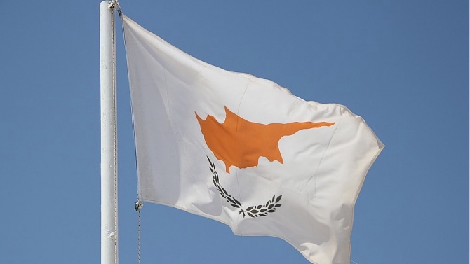 Кипър забрани всички събирания и гостувания по домовете заради рязкото,