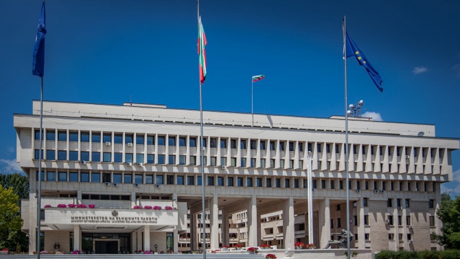 Служителите в българските дипломатически мисии няма да получават командировъчни средства