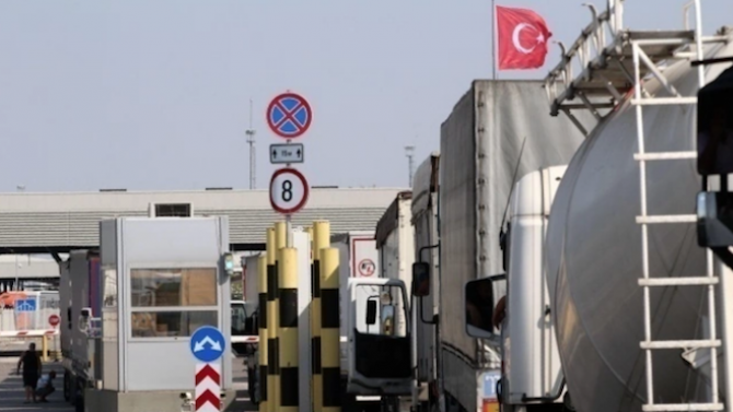  Турция отстранява условието за PCR тест за директно преминаващите пасажери през летищата, както и за водачите на ТИР-ове 