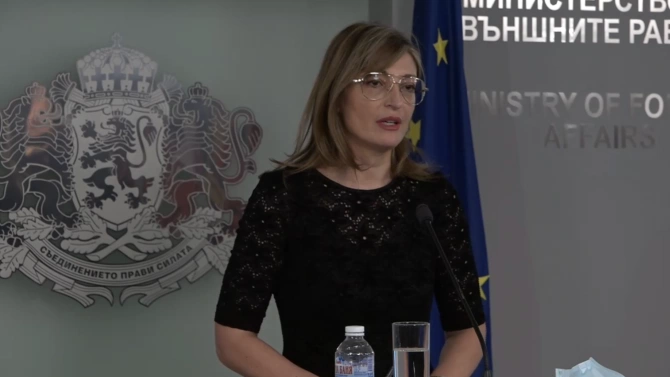 Вицепремиерът и министър на външните работи Екатерина Захариева Екатерина Захариева