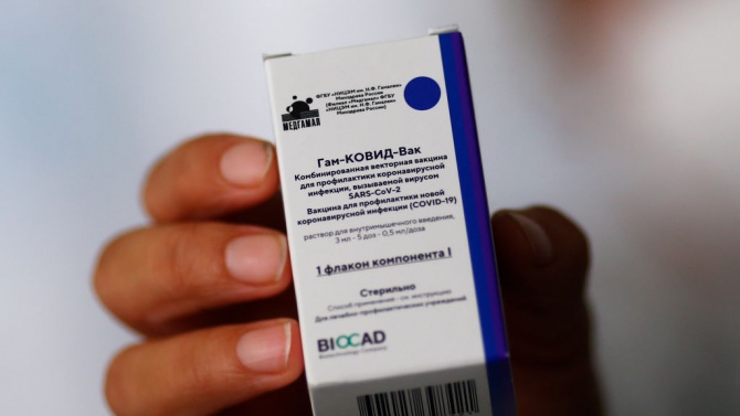 Отчетоха близо 320 оплаквания след поставяне на руската ваксина