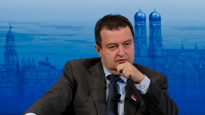 Председателят на сръбския парламент Ивица Дачич и министърът на вътрешните