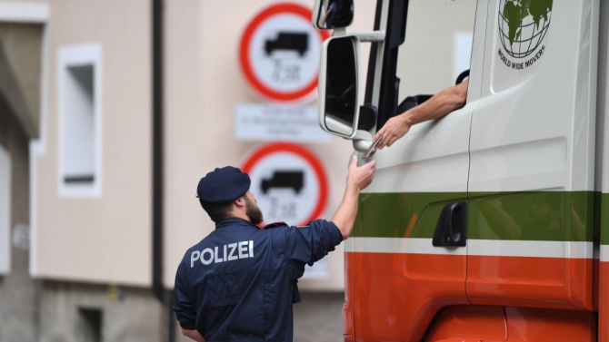 Австрия въвежда граничен контрол по границата с Чехия и Словакия 