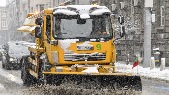 148 снегорина са обработили срещу заледяване всичките 24 района на Столична община