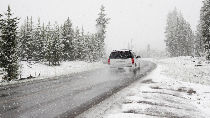 “Пътищата в страната са проходими при зимни условия. На места