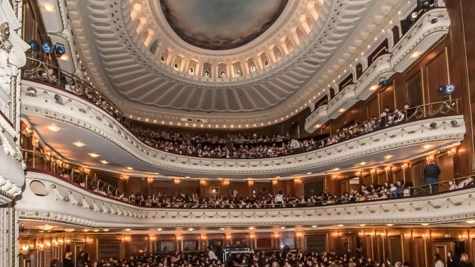 През първия месец на 2021 г Софийската опера демонстрира грижата