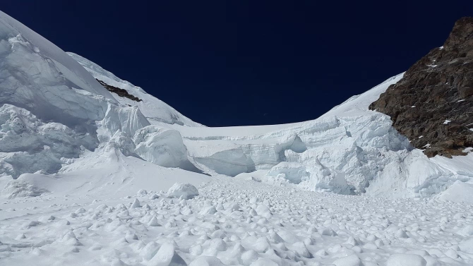 Висока лавинна опасност в района на Банско Пирин в следствие