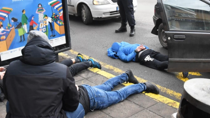 Полицаи от СДВР задържаха двама мъже за държане и разпространение