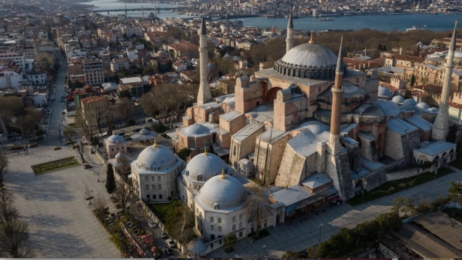 Превръщането на историческия храм Света София в Истанбул в джамия от турските