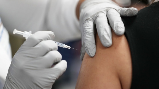  Седем центъра за всеобща имунизация бяха открити във Англия 