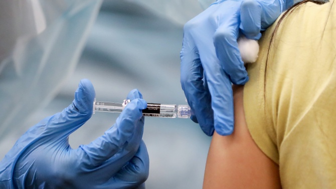  Около 110 000 души са се записали за имунизиране против COVID-19 в Сърбия за два дни 