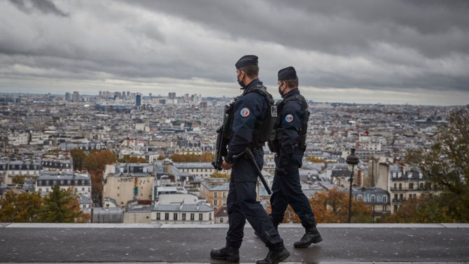  Франция удължава полицейския час, натрапен поради епидемията 
