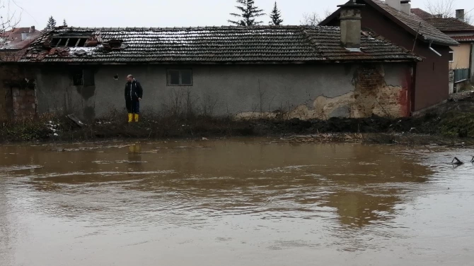 Потоп заля Югозападна България Къщи и земеделски площи са под