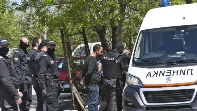 Безредици възникнаха в Мездра пред дома на обвинения за смъртта