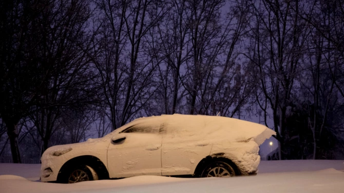 Истински транспортен хаос причинен от обилен снеговалеж и заледяване настъпи