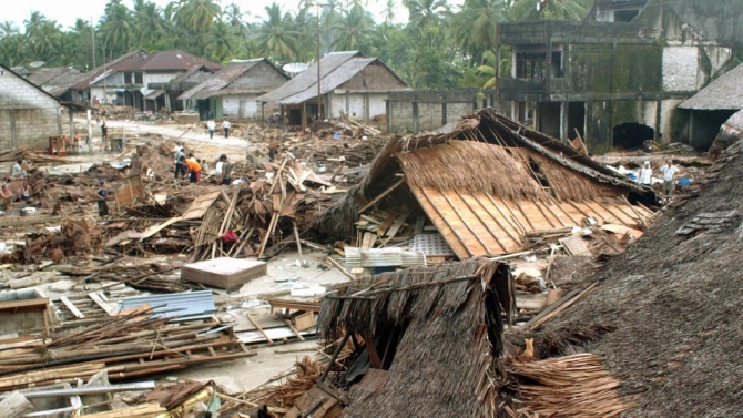 Най малко 42 души са загинали при днешното земетресение в Индонезия