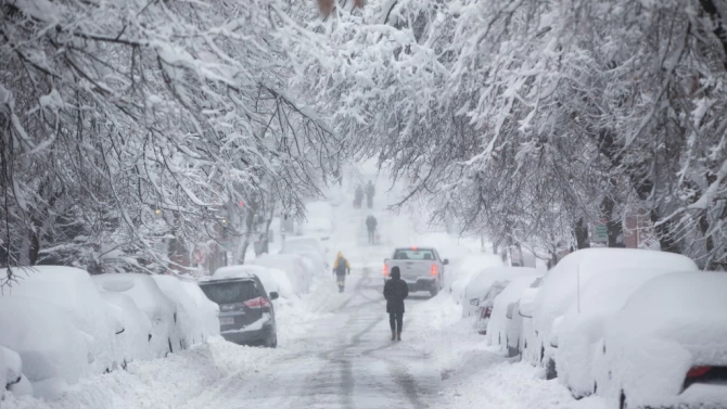 Обилен снеговалеж прекъсна електроподаването за близо 5000 домакинства от региона