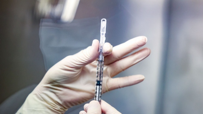  The Daily Telegraph: Оксфордският университет ще основава ваксини против другите варианти на COVID-19 