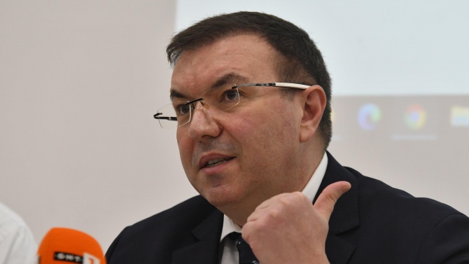 Министър Ангелов загатна: Всяка прибързана промяна с COVID-19 води до повишаване на броя на болните