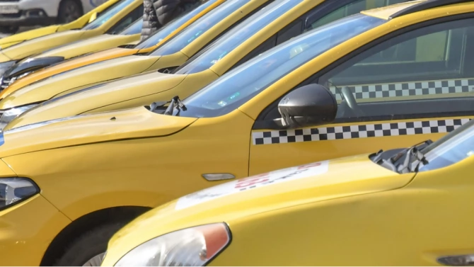 Таксиметрови шофьори в Пловдив настояват за лична среща с директора