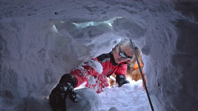 Затрупаният днес от лавина в Пирин сноубордист е починал на