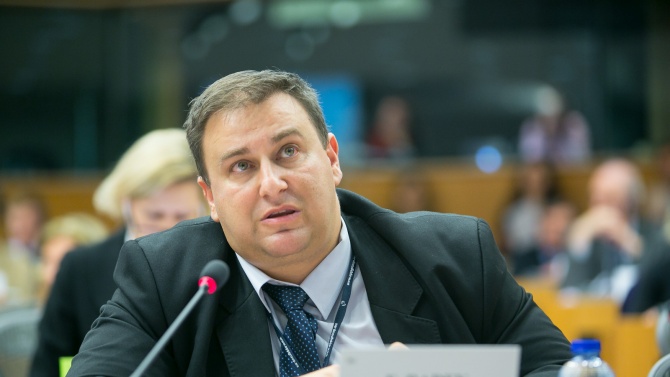 Емил Радев призова за по-силна защита на правата на децата в ЕС