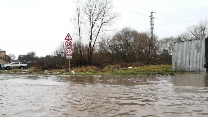 Предупреждават за опасност от наводнения край Марица, Арда, Доспат, Места и Струма
