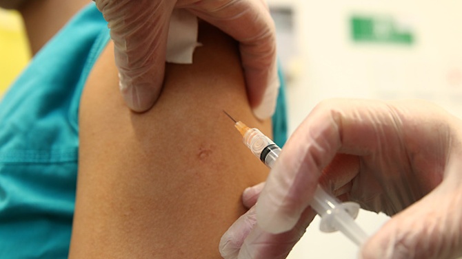 При споровете между богатите държави за доставките на ваксини срещу