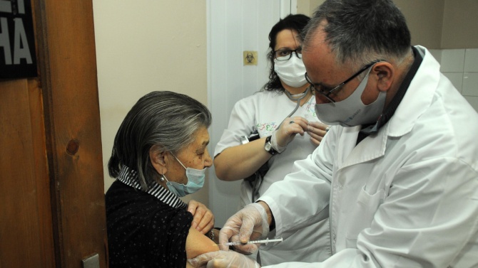  197 индивида от домовете за възрастни хора в София са имунизирани 