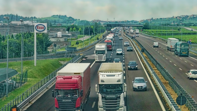 Новите ограничителни мерки на Франция за пътуване няма да важат за товарните превози