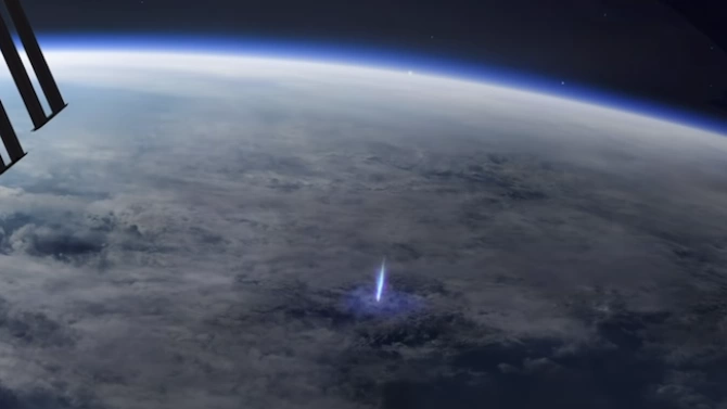 Астронавтите на МКС са наблюдавали изключително рядко явление наречено Синя